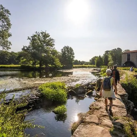 Le Repere Familial Au Coeur Des Herbiers A 12 Min Du Puy Dufou Les Herbiers