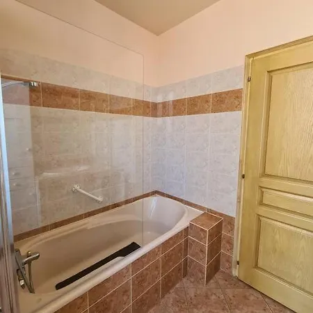 Le Repere Familial Au Coeur Des Herbiers A 12 Min Du Puy Dufou Apartment *