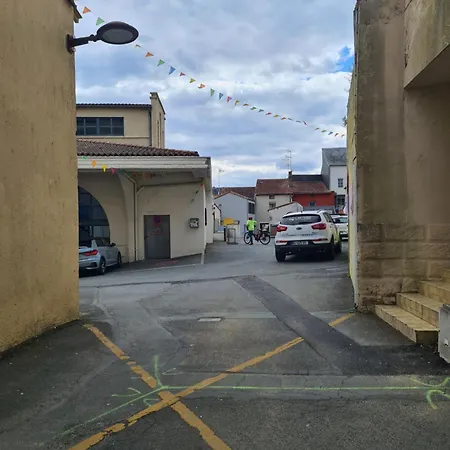 Le Repere Familial Au Coeur Des Herbiers A 12 Min Du Puy Dufou