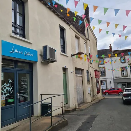 Le Repere Familial Au Coeur Des Herbiers A 12 Min Du Puy Dufou Apartment Les Herbiers