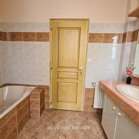 Le Repere Familial Au Coeur Des Herbiers A 12 Min Du Puy Dufou Apartment Les Herbiers