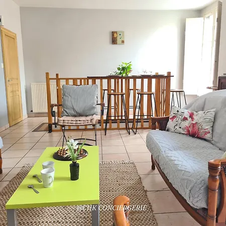 Le Repere Familial Au Coeur Des Herbiers A 12 Min Du Puy Dufou Apartment